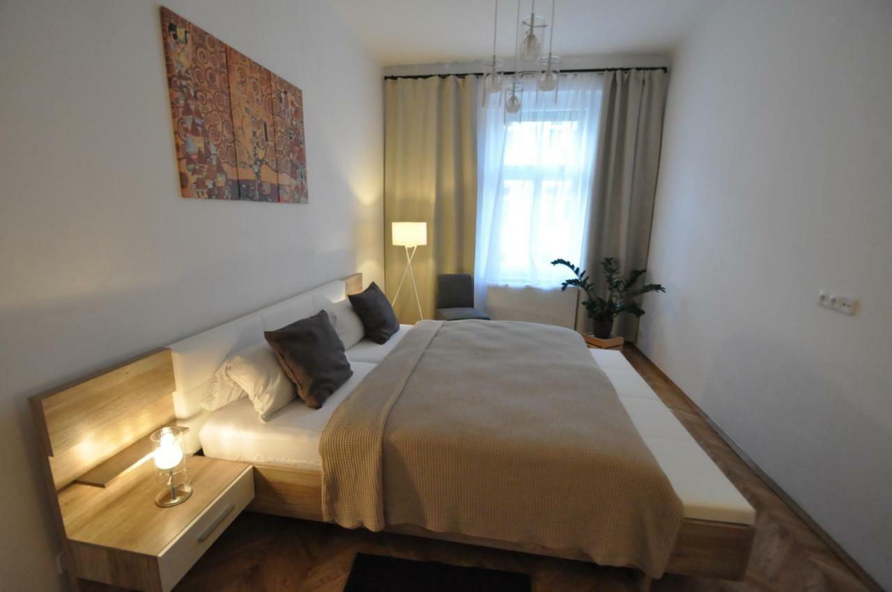 Jirina Appartments Prague Extérieur photo